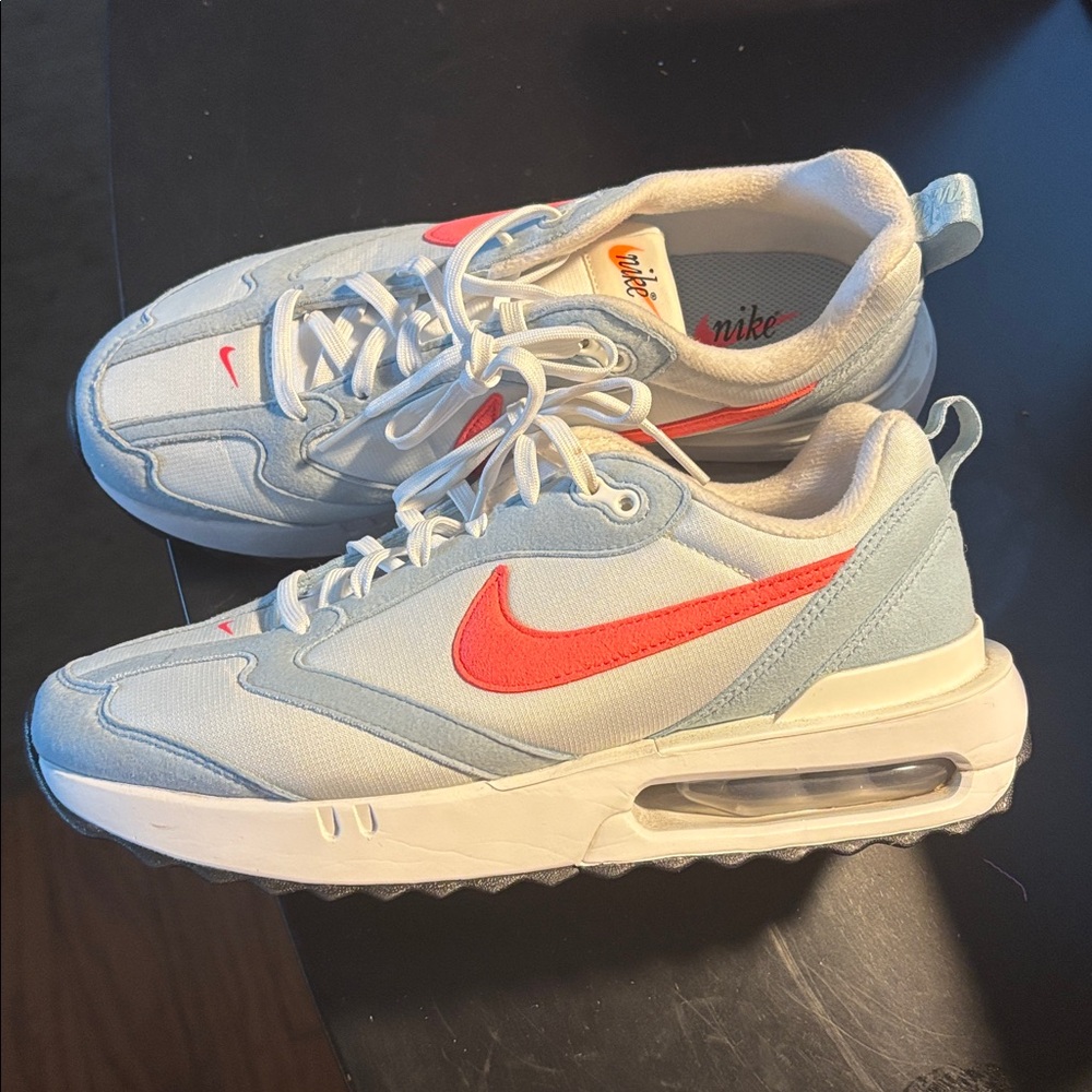 Nike Air Max Dawn SE Sneakers sz 8.5 in Ghost Aqua/ Flash Crimson